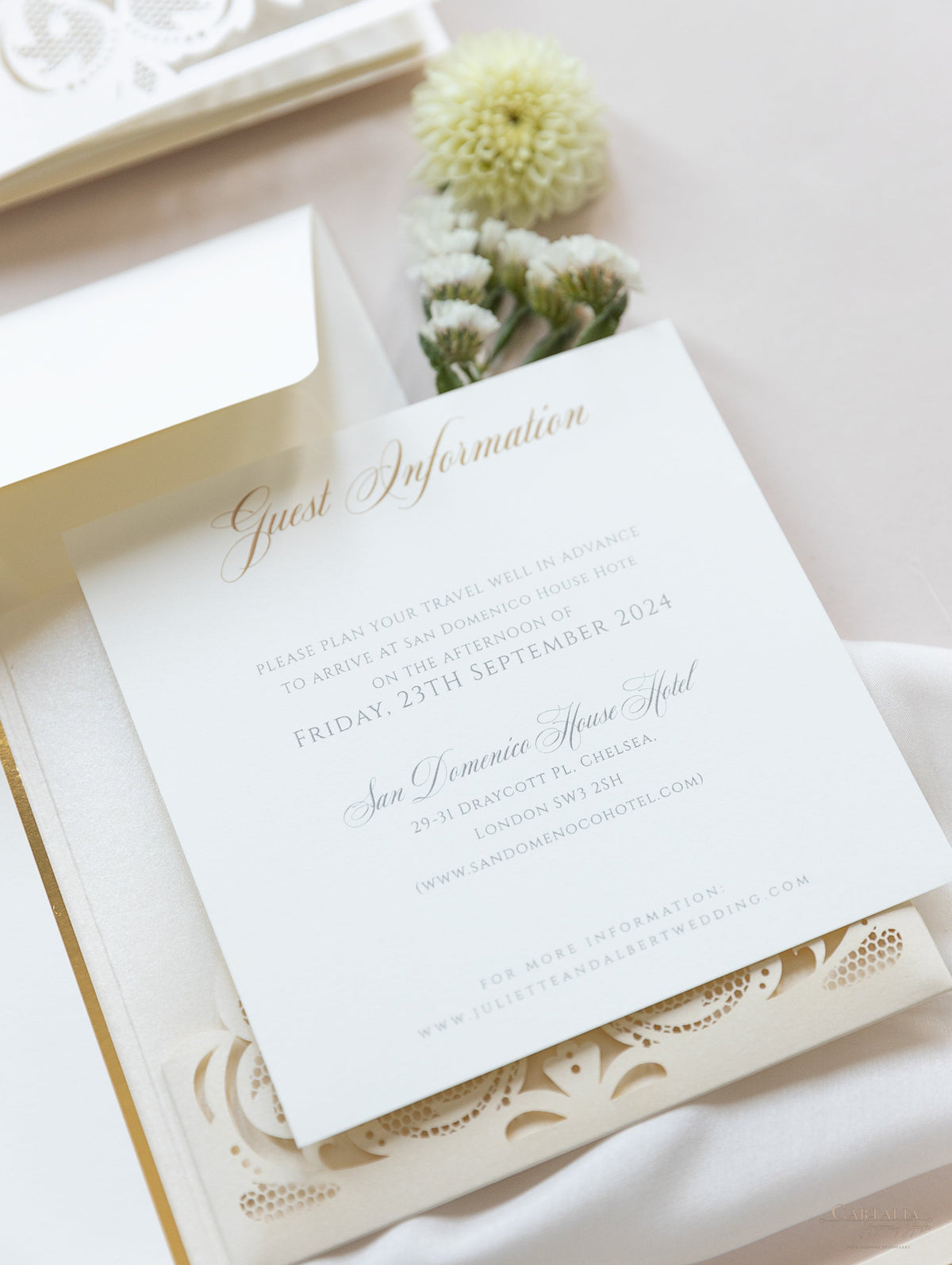 Champagne Opulence Laser Cut Lace Pocketfold Wedding Invitation Suite avec 3 niveaux: Informations invitées et voyages et carte RSVP