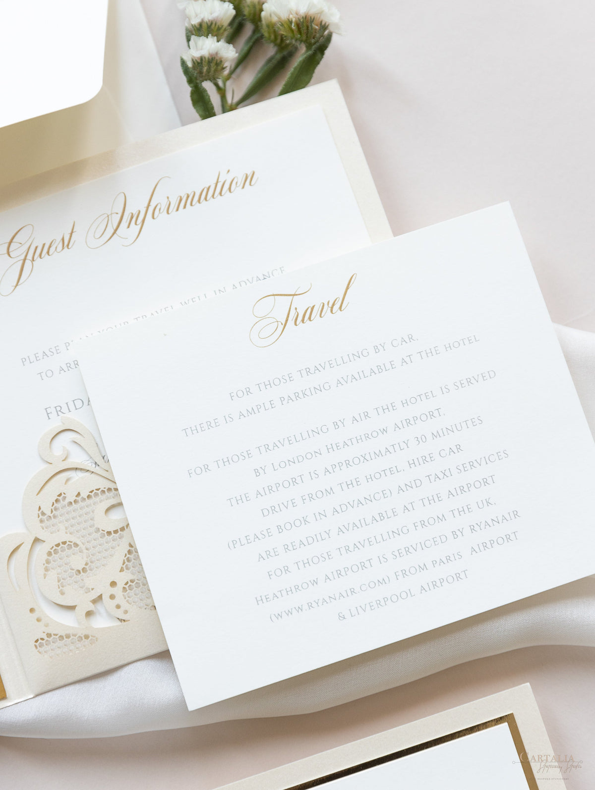 Suite de invitación de boda con bolsillo y encaje cortado con láser Champagne Opulence con 3 niveles : Información para huéspedes, viajes y tarjeta de confirmación de asistencia