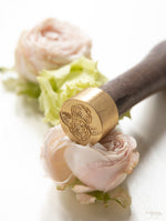 Suite pieghevole per invito in lamina d'oro con rose di lusso per il giorno del matrimonio, RSVP, scheda informativa con tasca tagliata al laser, scritta calligrafica