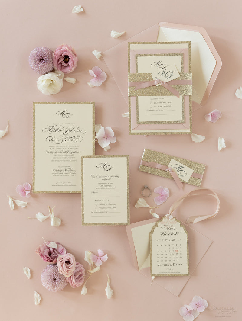 Lussuosa etichetta stile calendario con bordo decorato con glitter da 600 g/m² con monogramma e nastro di raso Salva la data
