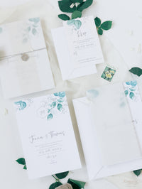 Invitación de boda de eucalipto con etiqueta Mirror Plexi Hexagon en Vellum/ Parchment Suite