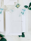 Invito a nozze in eucalipto con etichetta esagonale in plexi specchio in pergamena/pergamena