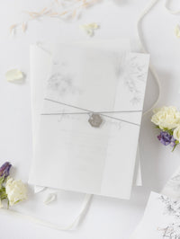 Invitation de jour de la suite de véllum et RSVP en gris et argent boho conception florale miroir en feuille de feuille de feuille
