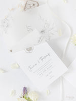 Invito al ricevimento serale della suite in pergamena e risposta alla risposta in plexiglas con specchio in lamina d'argento con design floreale Boho grigio e argento