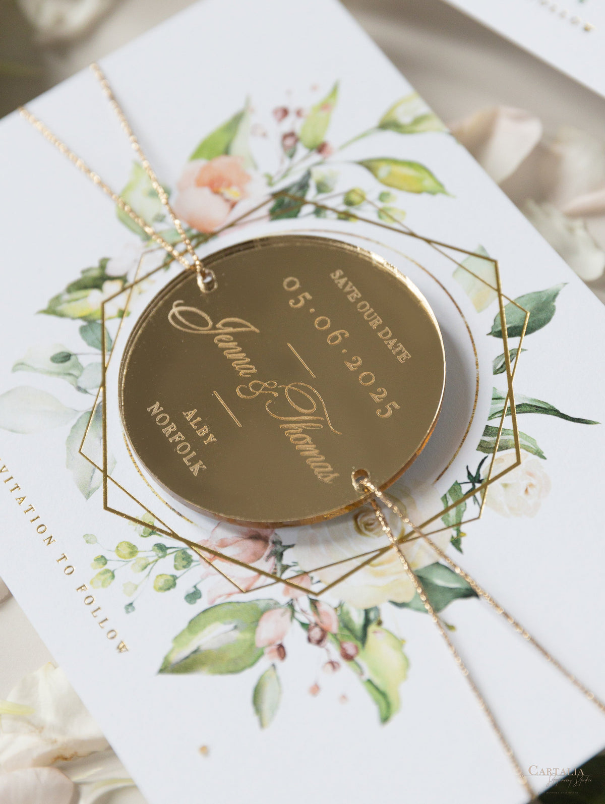 Aimant miroir hexagonal gravure personnalisée avec du papier d'or rose sauve la carte de date