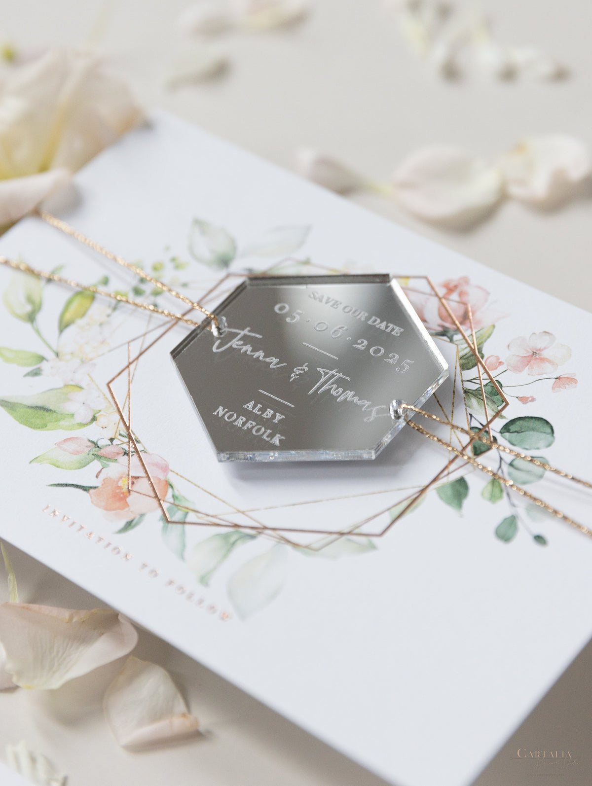 Aimant miroir hexagonal gravure personnalisée avec du papier d'or rose sauve la carte de date