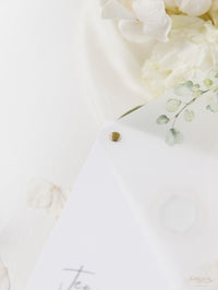 Réception du soir de l'hortensia blanche et couche de vélin et boulon argenté Miroir en argent Hexagon Tag