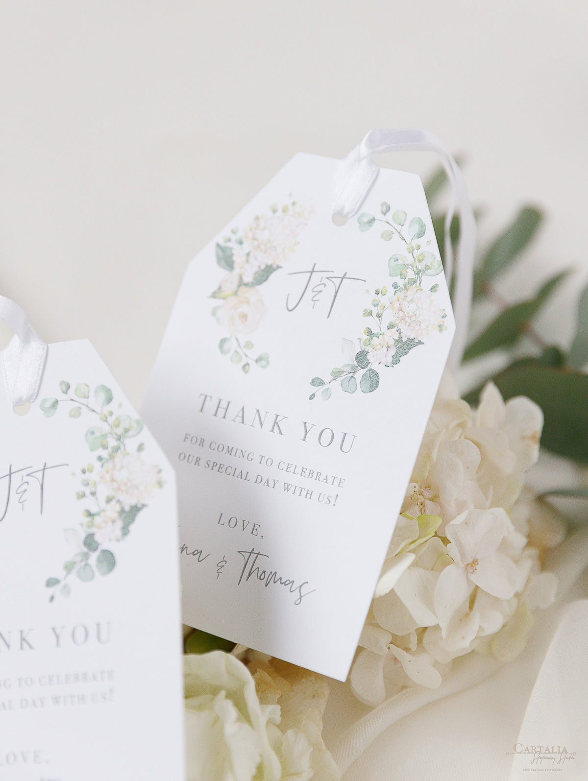 Tarjeta de agradecimiento con etiqueta de equipaje de hortensia blanca