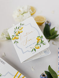 Pasaporte de boda de destino de lujo con limones y azulejos sicilianos, Italia