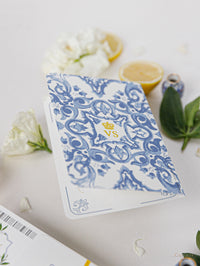 Pasaporte de boda de destino de lujo con limones y azulejos sicilianos, Italia