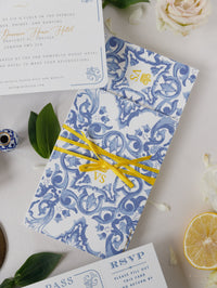 Pasaporte de boda de destino de lujo con limones y azulejos sicilianos, Italia