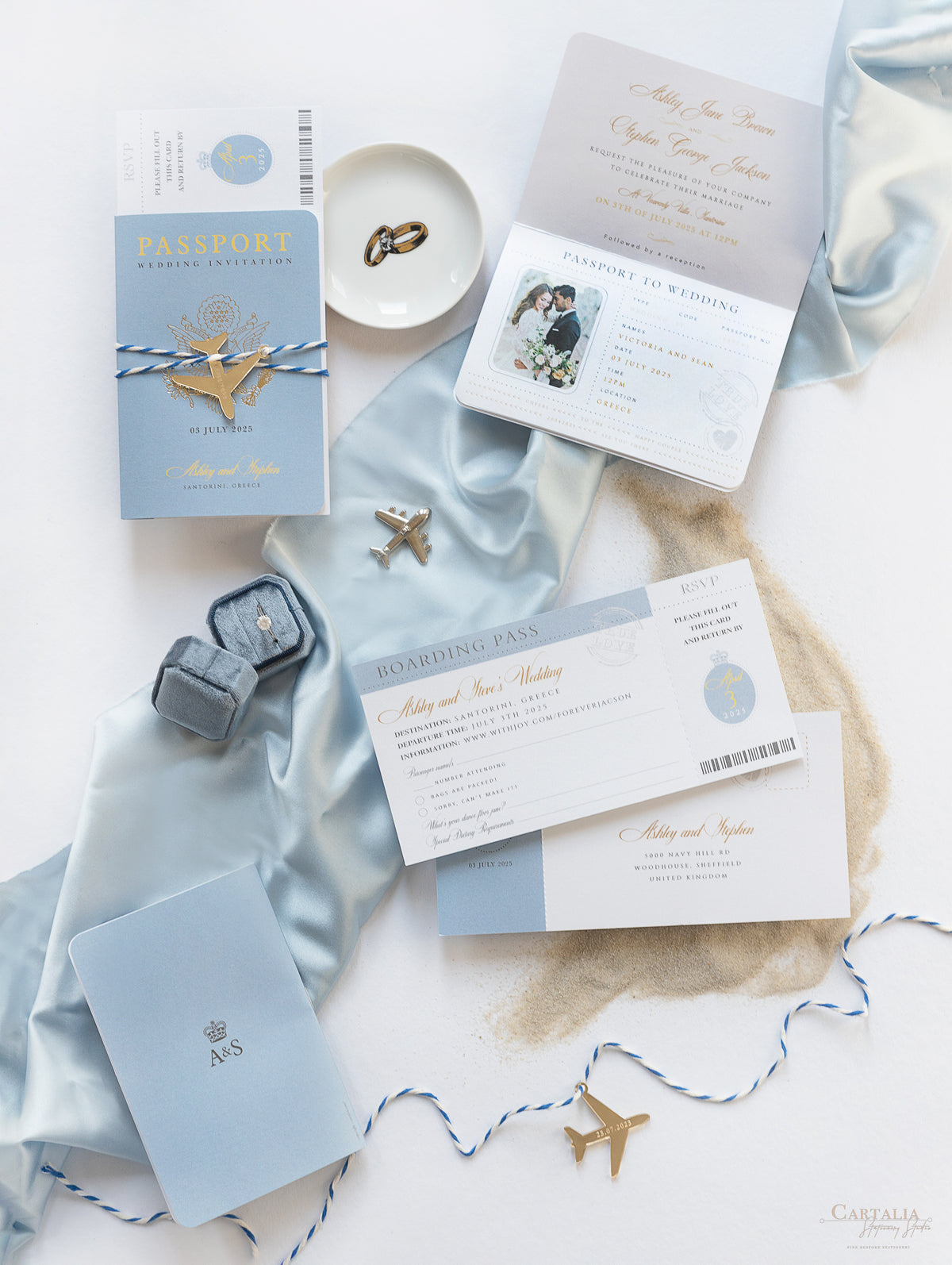 Invitación a Santorini Grecia - Avión grabado de lujo en invitación de boda con pasaporte Plexi dorado con lámina de oro real