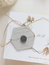 Pampas Rustic Beige Save the Date con magnete esagonale in plexi specchio dorato