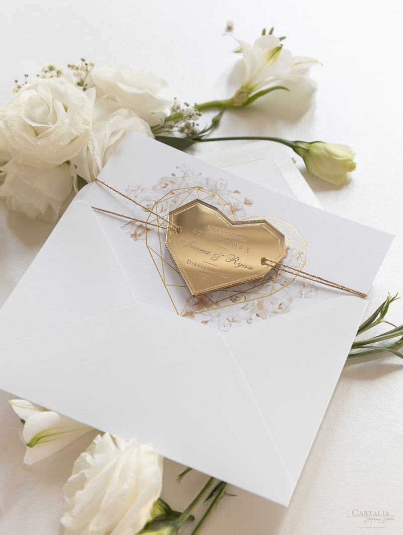 Rose romantiche salva la data con magnete in plexi a forma di cuore geometrico a specchio dorato
