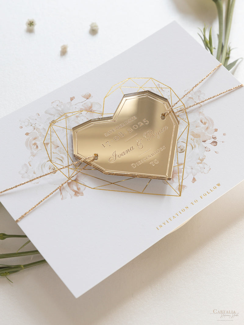 Rose romantiche salva la data con magnete in plexi a forma di cuore geometrico a specchio dorato