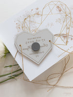 Rose romantiche salva la data con magnete in plexi a forma di cuore geometrico a specchio dorato