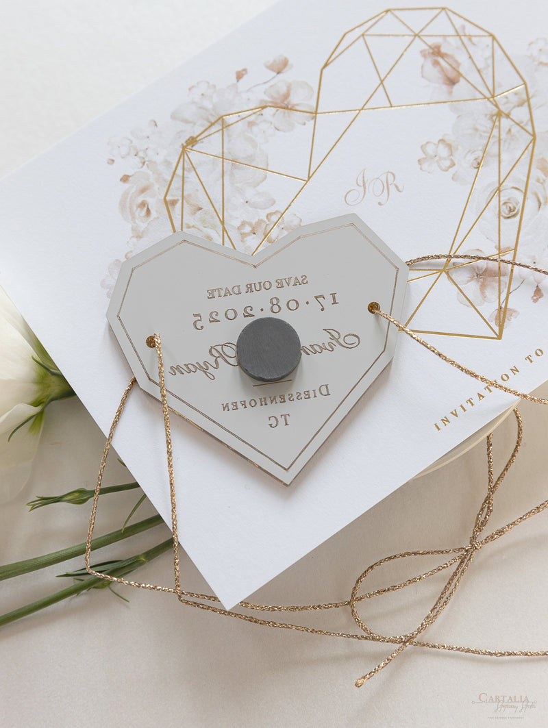 Rose romantiche salva la data con magnete in plexi a forma di cuore geometrico a specchio dorato