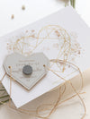 Rose romantiche salva la data con magnete in plexi a forma di cuore geometrico a specchio dorato