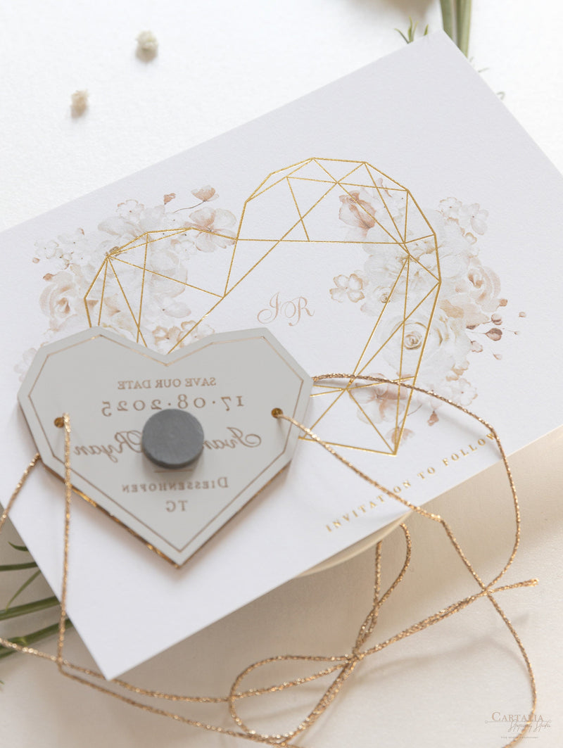 Rose romantiche salva la data con magnete in plexi a forma di cuore geometrico a specchio dorato