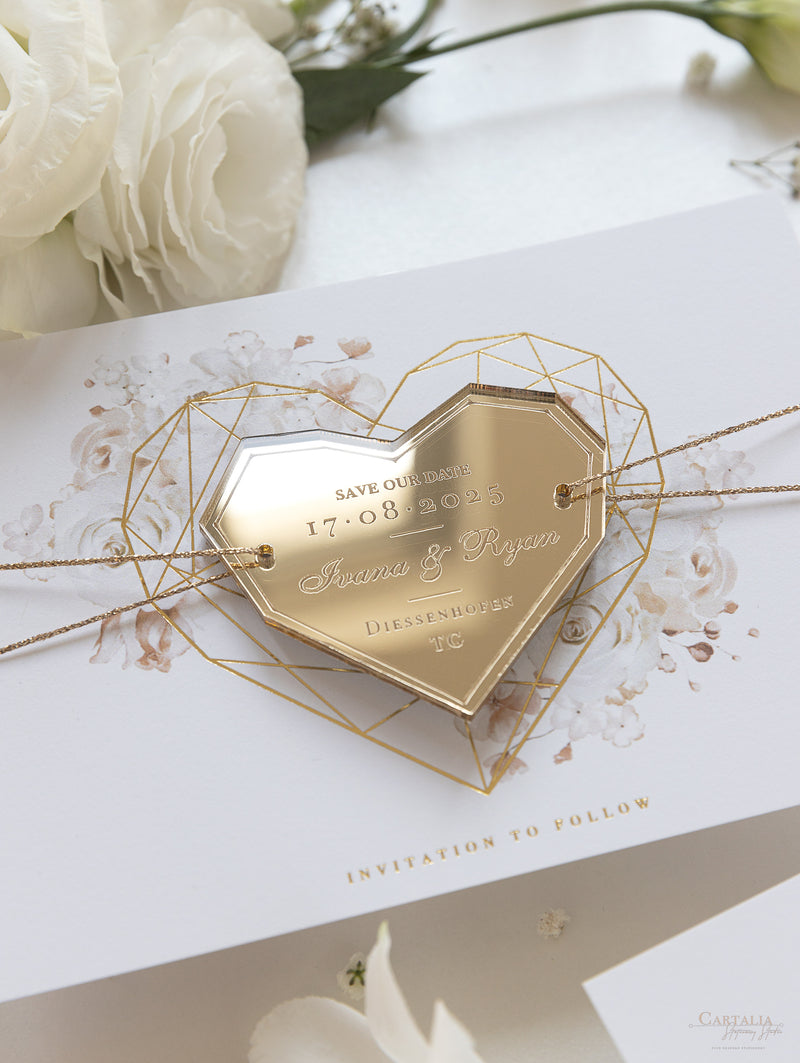 Rose romantiche salva la data con magnete in plexi a forma di cuore geometrico a specchio dorato