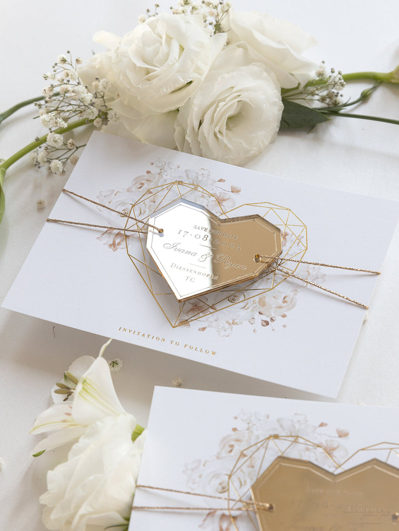 Rose romantiche salva la data con magnete in plexi a forma di cuore geometrico a specchio dorato