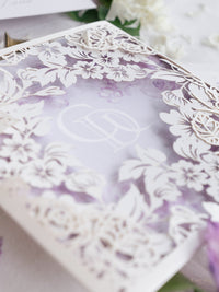 Tasca intricata Romantic Couture con due strati di taglio laser in lilla