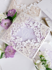 Tasca intricata Romantic Couture con due strati di taglio laser in lilla