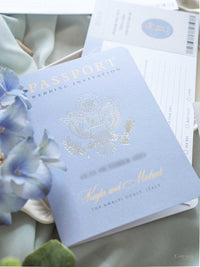 Suite de invitación para pasaporte con diseño personalizado de acuarela en pergamino | Villa Eva, Ravello, Costa de Amalfi