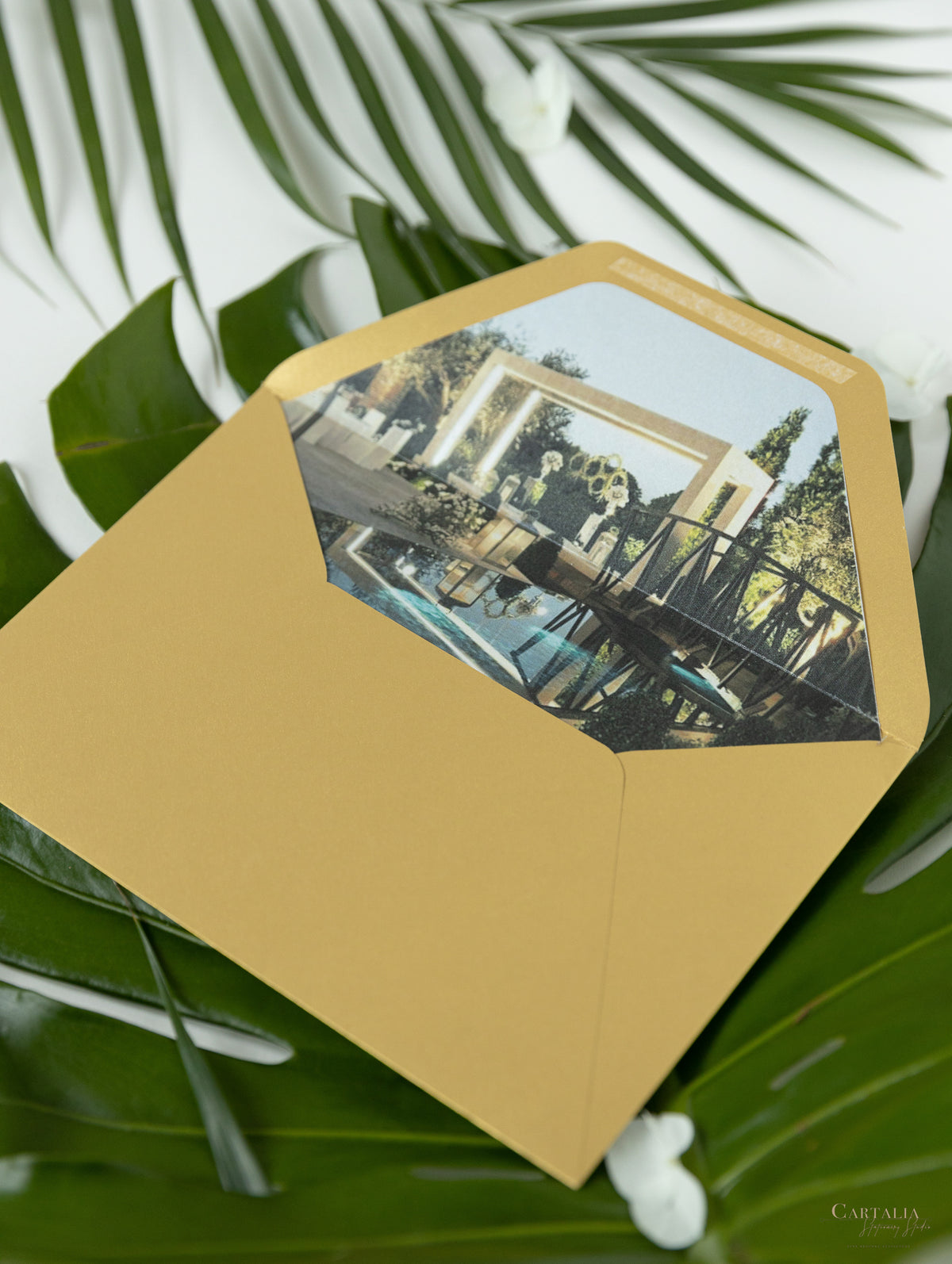 Laser coupé de palmier enveloppe en vert et or | Commission sur mesure M&J