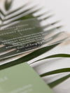 Suite per inviti di nozze con foglie di palma verde salvia | Commissione D&amp;A su misura