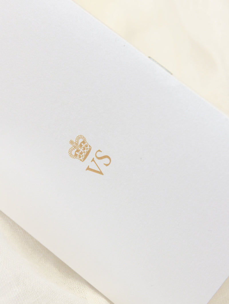 Invito a nozze con passaporto dorato - aereo di lusso inciso su passaporto in plexi color oro e matrimonio con destinazione in vera lamina d'oro