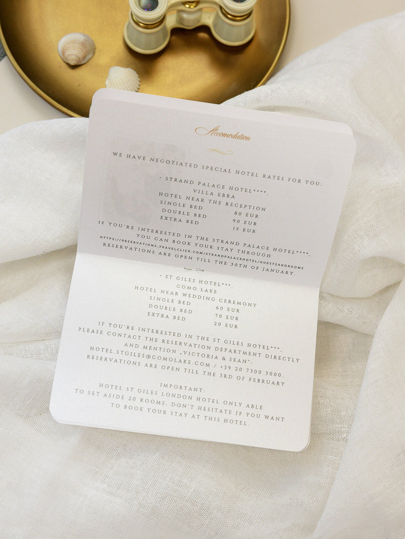 Invito a nozze con passaporto dorato - aereo di lusso inciso su passaporto in plexi color oro e matrimonio con destinazione in vera lamina d'oro