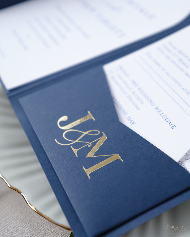 Libro di lusso con retro rigido in velluto e invito tascabile con scatola in lamina d'oro | Commissione su misura J&amp;M