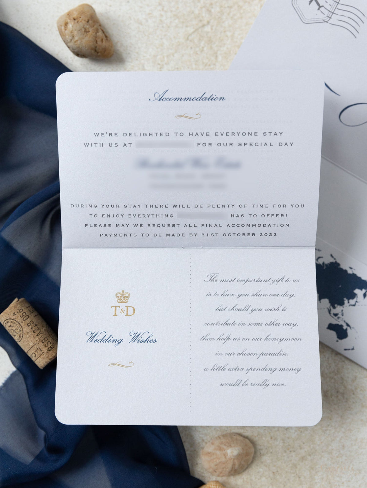Portafoglio da viaggio blu navy e oro: lussuoso invito per passaporto di nozze in tasca e tag per specchio