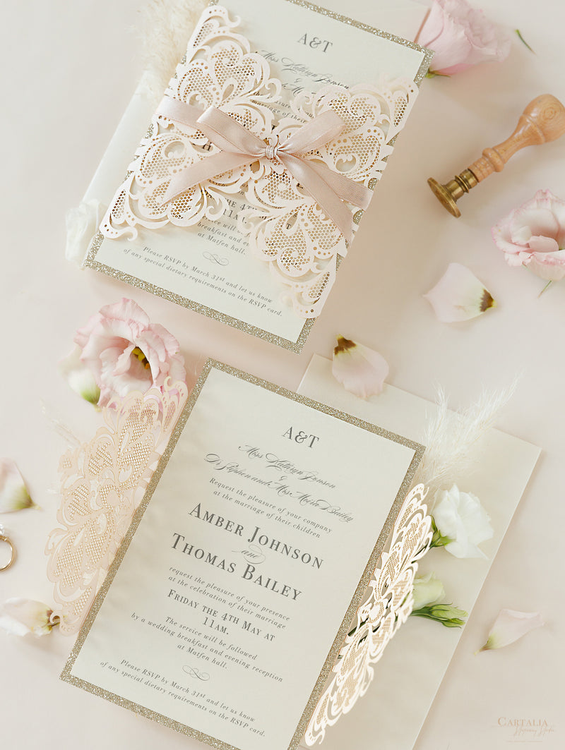 Invito per cravatta a nastro della collezione Dusty Rose Metallic Opulence con bordo glitter oro