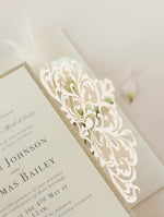 Invito per cravatta a nastro della collezione Dusty Rose Metallic Opulence con bordo glitter oro