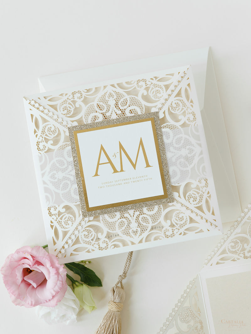 Fascia per pancia monogramma Intricato bordo in lamina quadrata tagliata al laser con invito tascabile glitterato