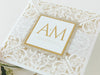Fascia per pancia monogramma Intricato bordo in lamina quadrata tagliata al laser con invito tascabile glitterato