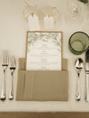Ordine di servizio/menu di matrimonio rustico con foglia verde acquerello