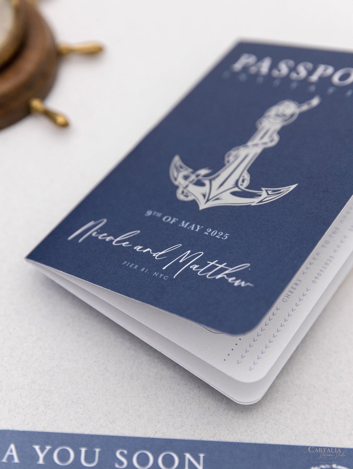 Invitations de passeport de mariage nautique avec étiquette de bateau en argent et feuille d'ancrage