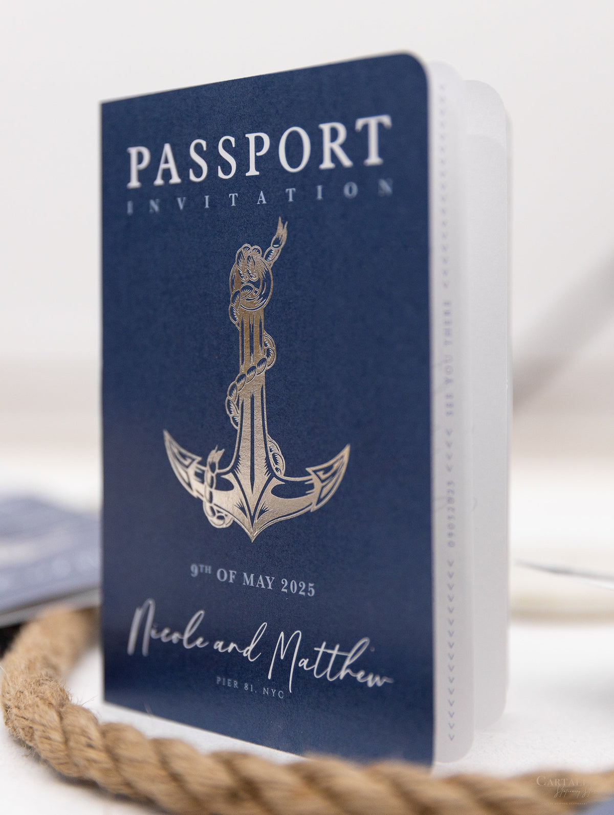 Invitations de passeport de mariage nautique avec étiquette de bateau en argent et feuille d'ancrage