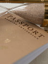 Inviti per passaporto in pelle color nudo premium con lamina d'oro e incisione personale
