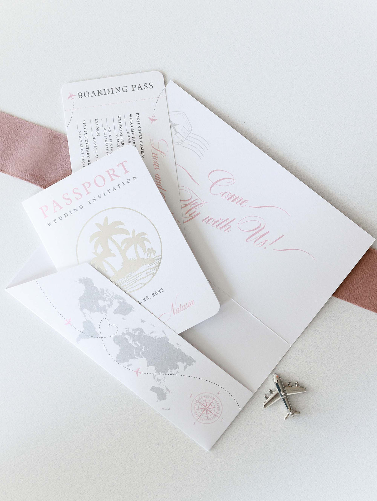 Portefeuille du dossier: Invitation de passeport de mariage en argent de luxe dans la poche et le miroir Plane Tag Passport Invitation Suite