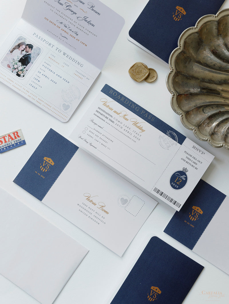 Invito a nozze blu marino con passaporto USA/americano con lamina scintillante + RSVP in stile carta d'imbarco