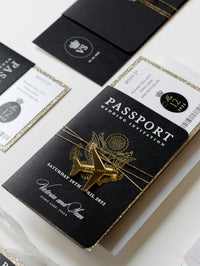 Invitation de mariage de passeport de luxe noir avec paillettes d'arc et d'or, vraie feuille