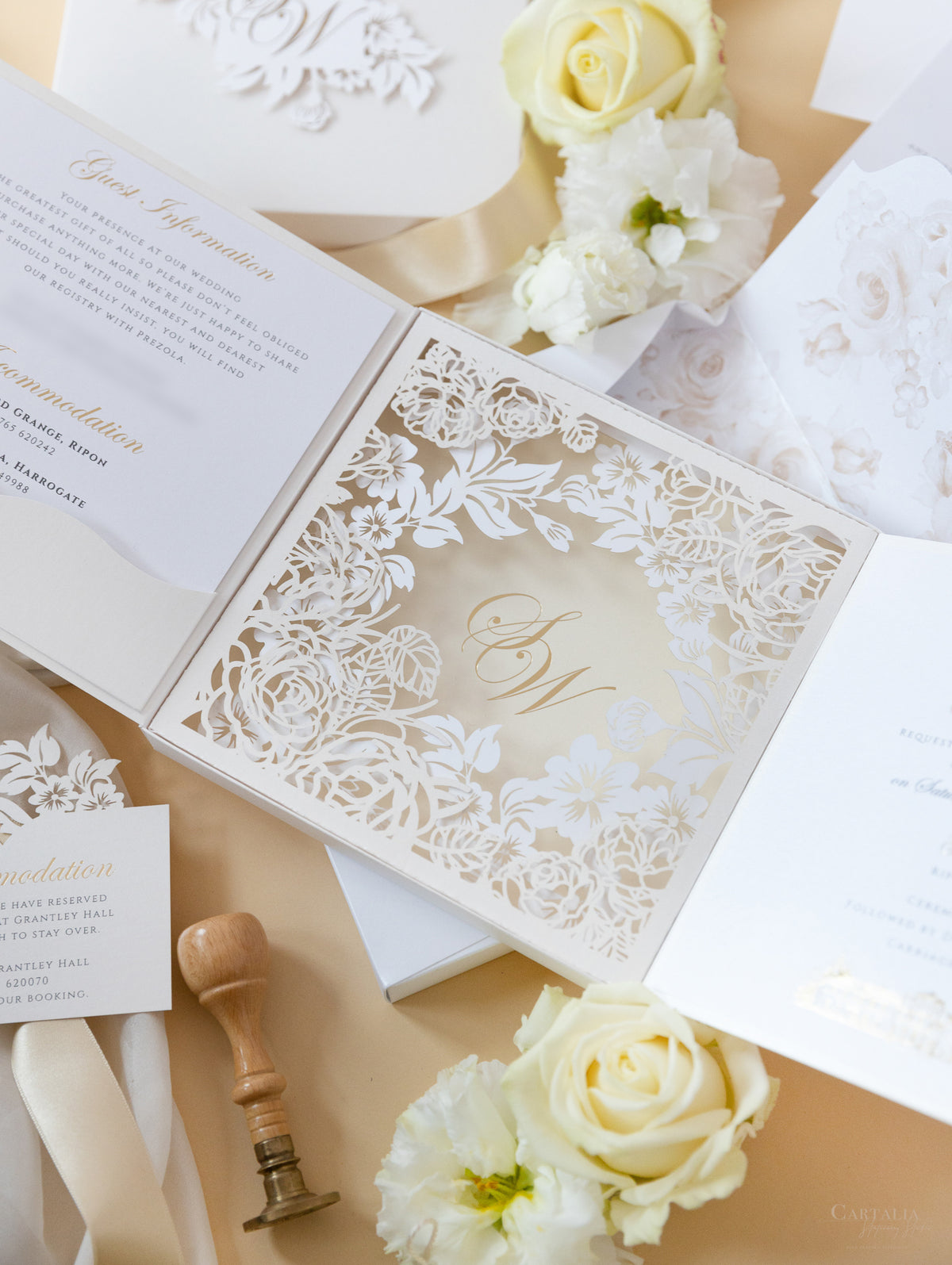 Invitations de mariage du lieu de Grantley Hall | Couture Baspoke Box | Commission sur mesure S&W