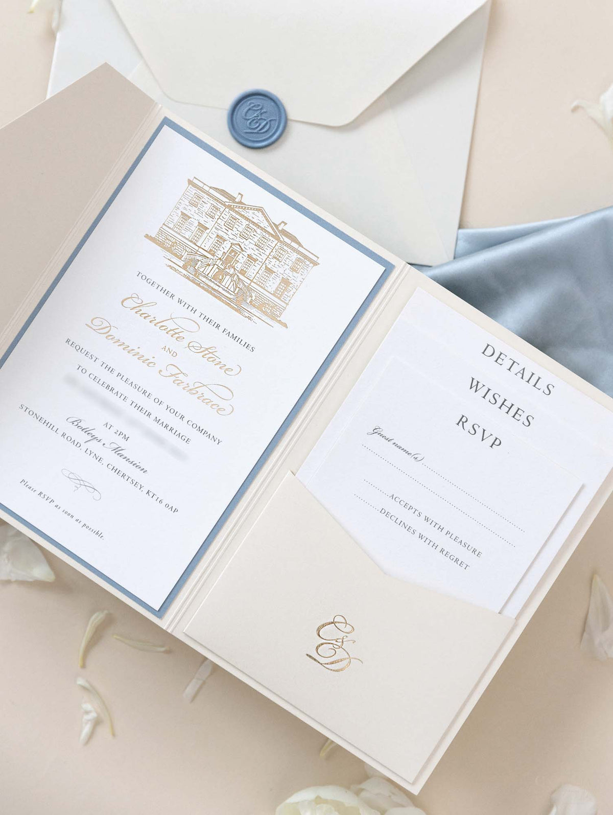 Ilustración personalizada del lugar de la boda ? Suite de bolsillo para invitación a un lugar frustrado con toques metalizados en azul polvoriento y dorado