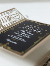 Invitación plegable para el día de la boda con corte láser del Gran Gatsby Art Déco en negro y dorado