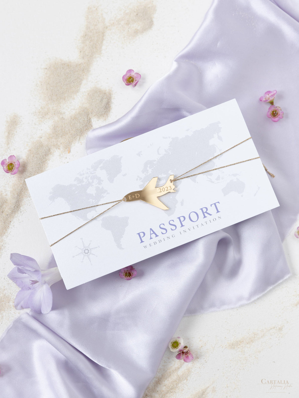 Cartera Lila FOLDER: Invitación de pasaporte de boda plateada de lujo en suite de invitación de pasaporte con etiqueta plana de bolsillo y espejo