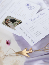 Portefeuille de dossiers lilas: Passeport de mariage en argent de luxe Invitation dans la poche et le miroir Tag Tag Passport Invitation Suite